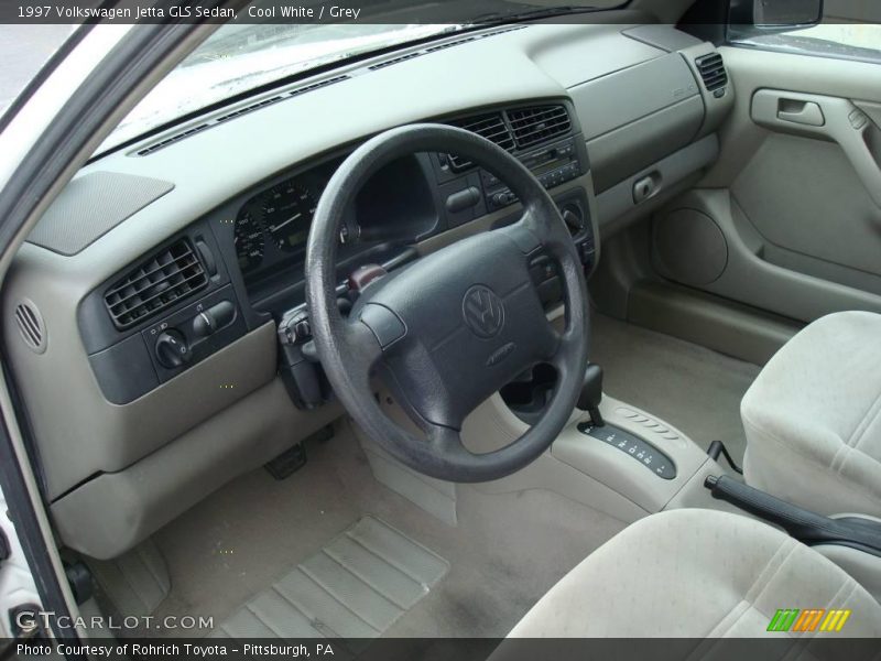 Cool White / Grey 1997 Volkswagen Jetta GLS Sedan