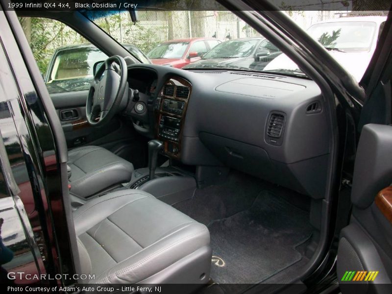 Black Obsidian / Grey 1999 Infiniti QX4 4x4