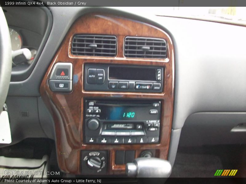 Black Obsidian / Grey 1999 Infiniti QX4 4x4