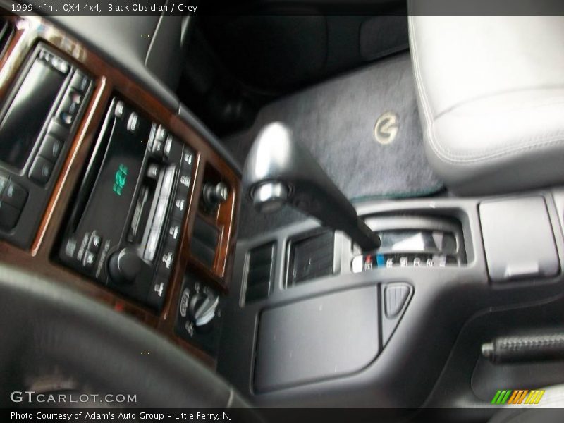 Black Obsidian / Grey 1999 Infiniti QX4 4x4