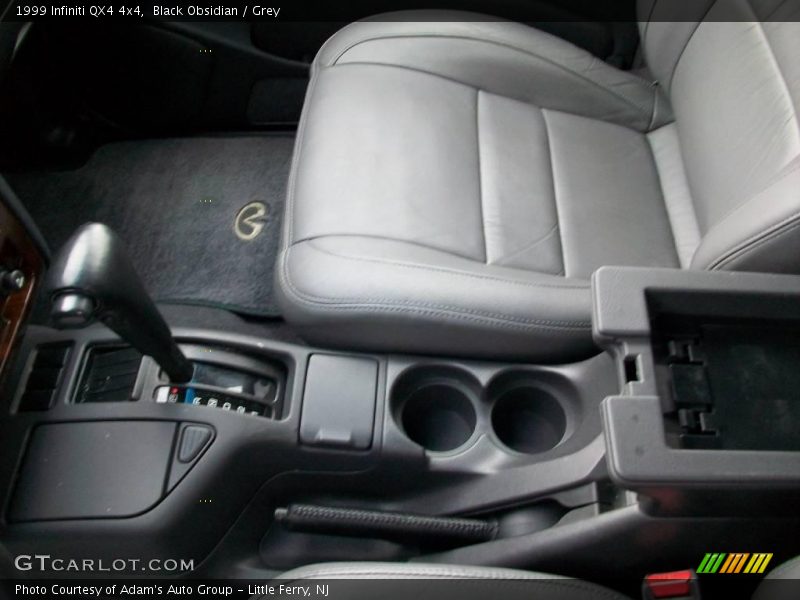 Black Obsidian / Grey 1999 Infiniti QX4 4x4