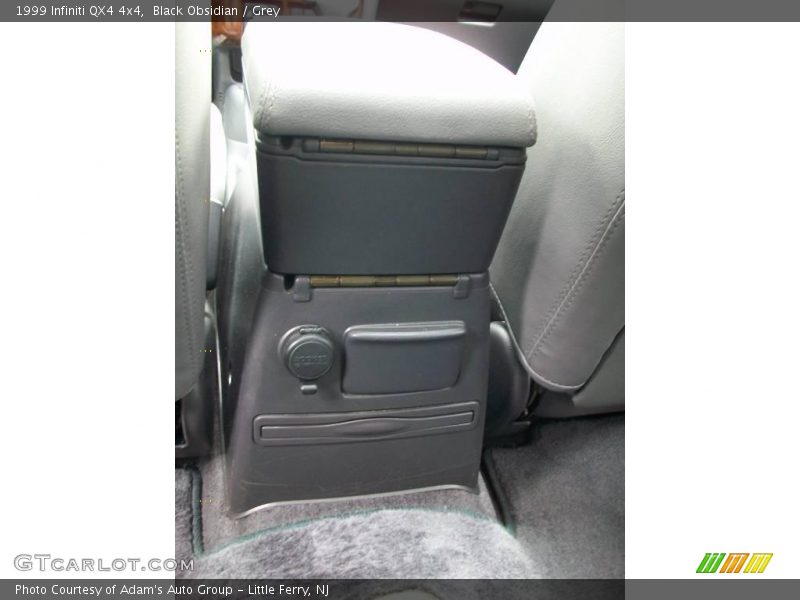 Black Obsidian / Grey 1999 Infiniti QX4 4x4