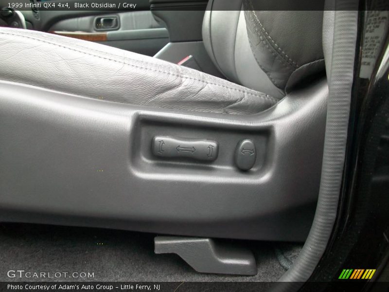 Black Obsidian / Grey 1999 Infiniti QX4 4x4