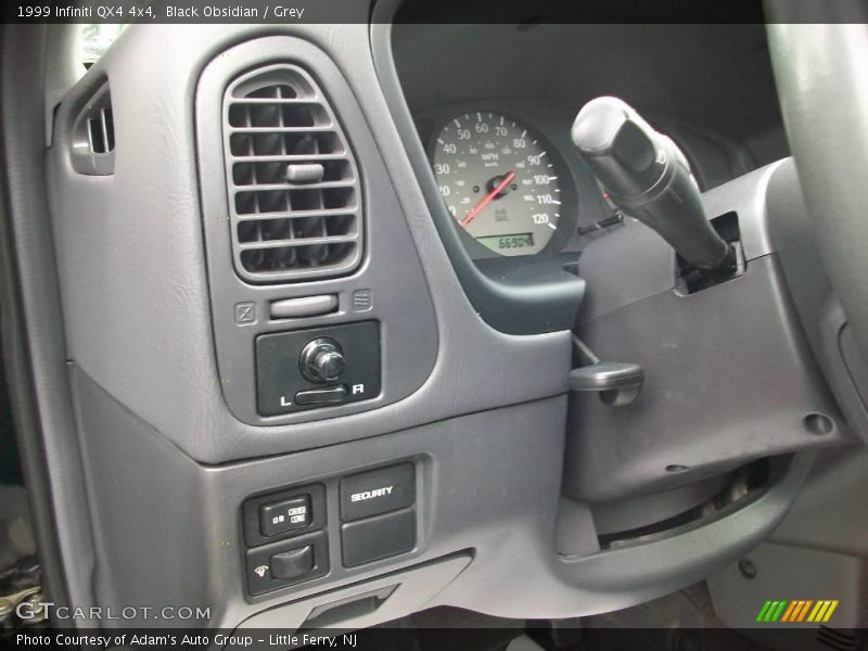 Black Obsidian / Grey 1999 Infiniti QX4 4x4