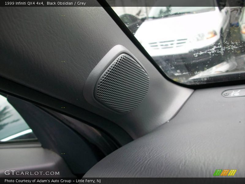 Black Obsidian / Grey 1999 Infiniti QX4 4x4