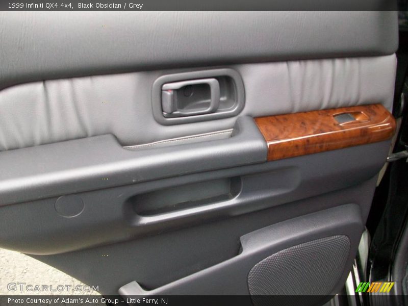 Black Obsidian / Grey 1999 Infiniti QX4 4x4