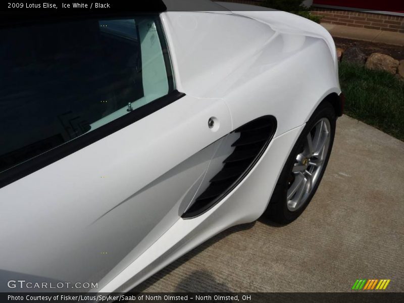 Ice White / Black 2009 Lotus Elise