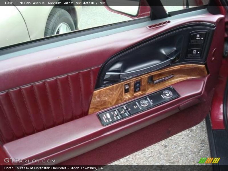 Medium Garnet Red Metallic / Red 1996 Buick Park Avenue