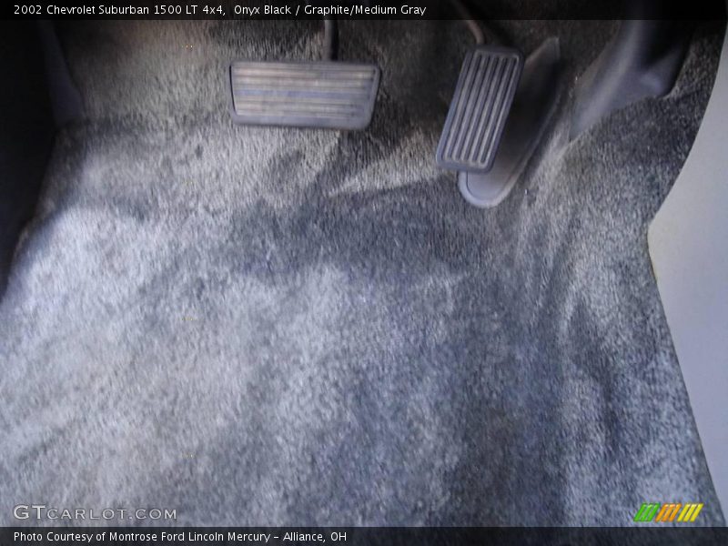 Onyx Black / Graphite/Medium Gray 2002 Chevrolet Suburban 1500 LT 4x4