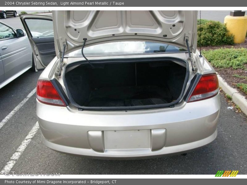 Light Almond Pearl Metallic / Taupe 2004 Chrysler Sebring Sedan
