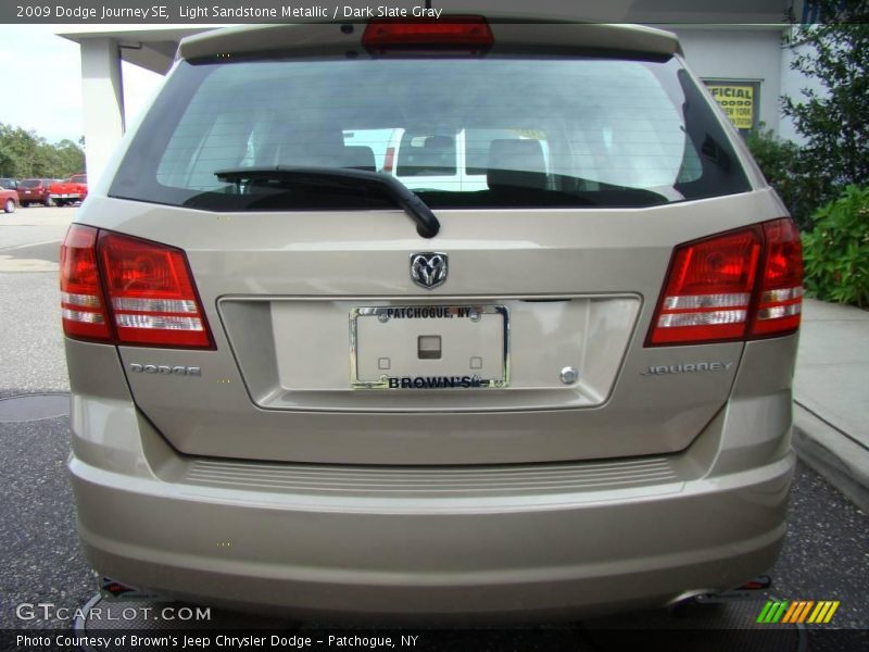 Light Sandstone Metallic / Dark Slate Gray 2009 Dodge Journey SE
