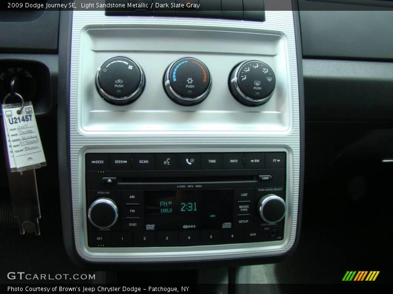 Light Sandstone Metallic / Dark Slate Gray 2009 Dodge Journey SE