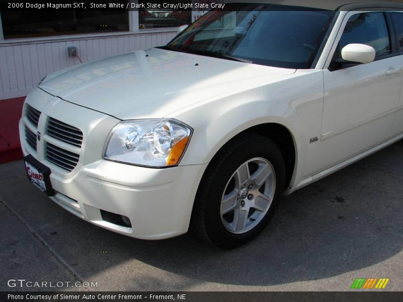 Stone White / Dark Slate Gray/Light Slate Gray 2006 Dodge Magnum SXT