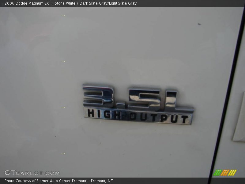 Stone White / Dark Slate Gray/Light Slate Gray 2006 Dodge Magnum SXT