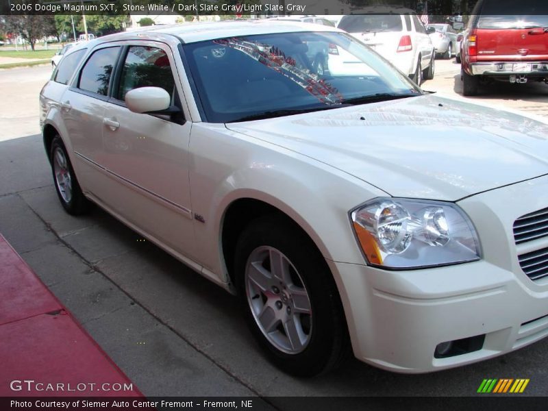 Stone White / Dark Slate Gray/Light Slate Gray 2006 Dodge Magnum SXT