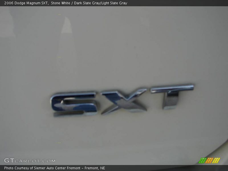 Stone White / Dark Slate Gray/Light Slate Gray 2006 Dodge Magnum SXT