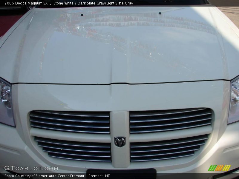 Stone White / Dark Slate Gray/Light Slate Gray 2006 Dodge Magnum SXT