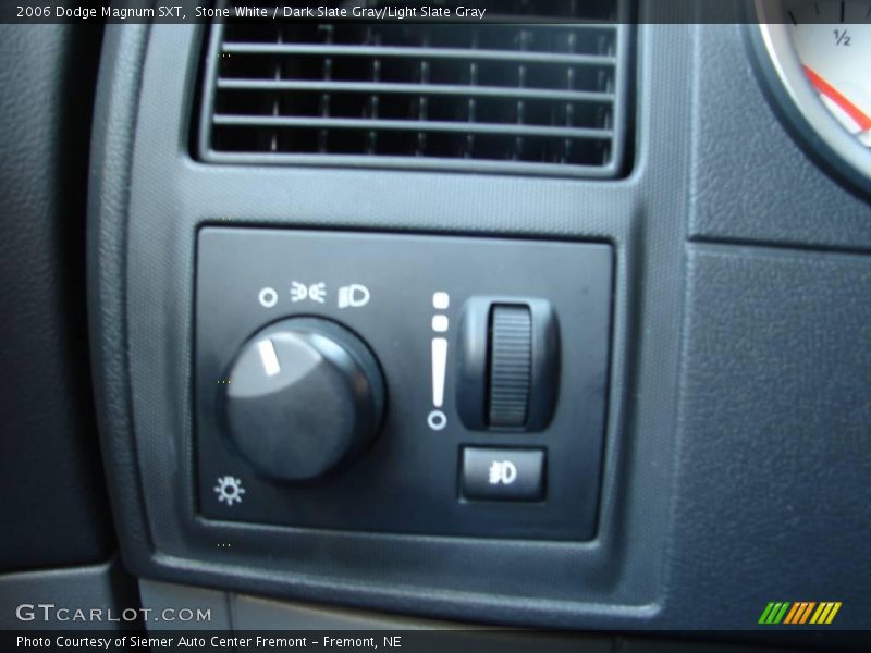 Stone White / Dark Slate Gray/Light Slate Gray 2006 Dodge Magnum SXT