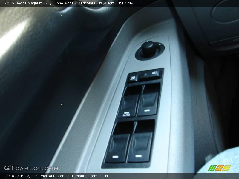 Stone White / Dark Slate Gray/Light Slate Gray 2006 Dodge Magnum SXT