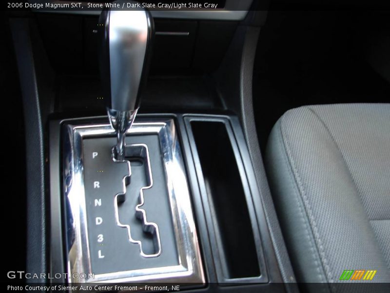 Stone White / Dark Slate Gray/Light Slate Gray 2006 Dodge Magnum SXT