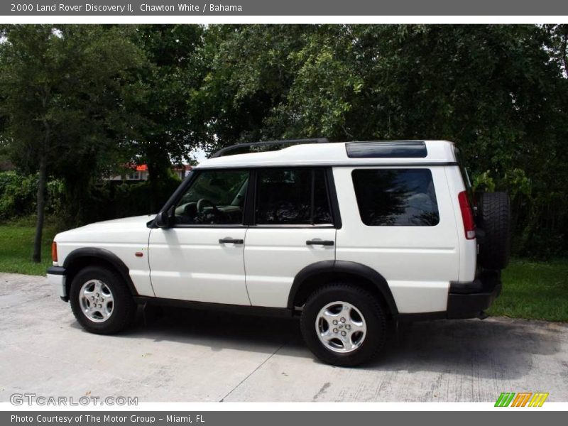 Chawton White / Bahama 2000 Land Rover Discovery II