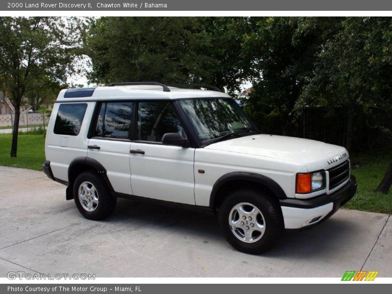 Chawton White / Bahama 2000 Land Rover Discovery II