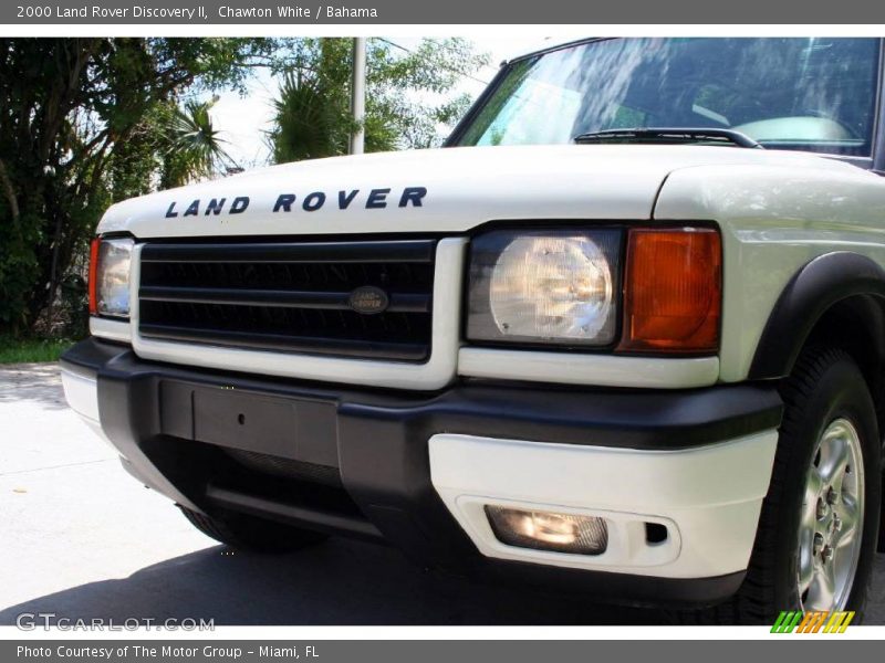 Chawton White / Bahama 2000 Land Rover Discovery II