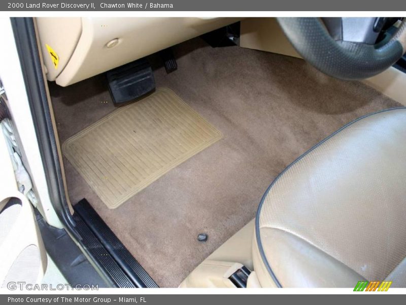 Chawton White / Bahama 2000 Land Rover Discovery II