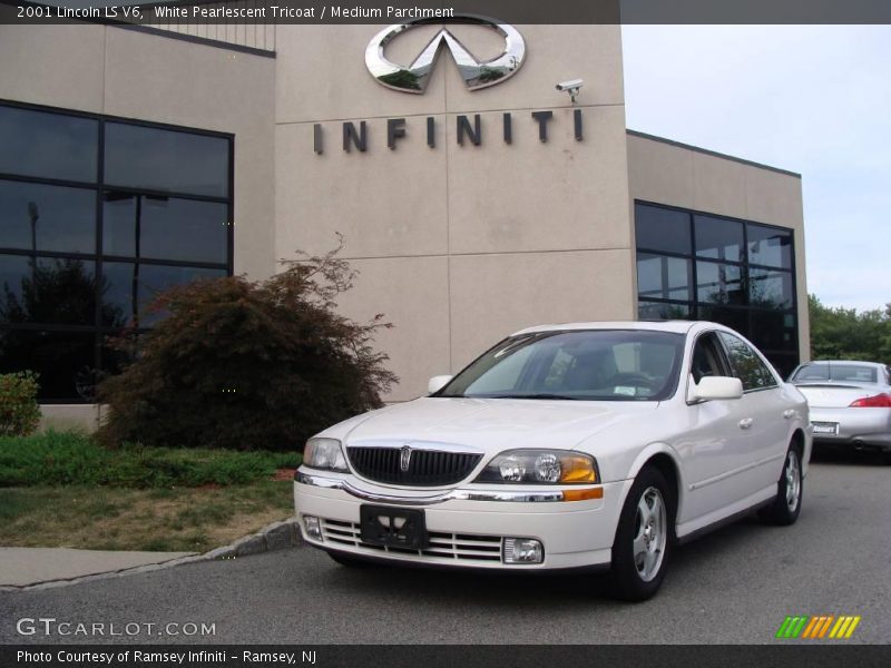 White Pearlescent Tricoat / Medium Parchment 2001 Lincoln LS V6