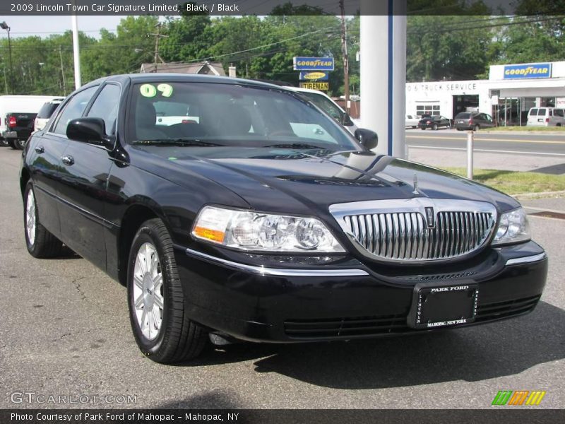 Black / Black 2009 Lincoln Town Car Signature Limited