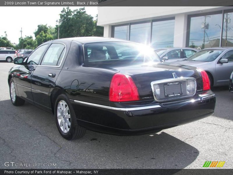 Black / Black 2009 Lincoln Town Car Signature Limited