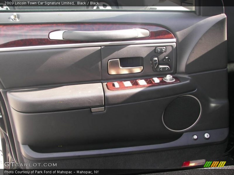 Black / Black 2009 Lincoln Town Car Signature Limited
