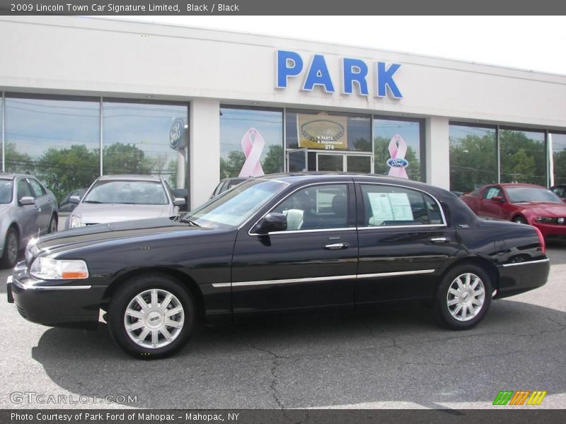 Black / Black 2009 Lincoln Town Car Signature Limited