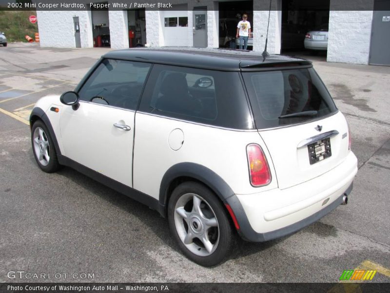 Pepper White / Panther Black 2002 Mini Cooper Hardtop