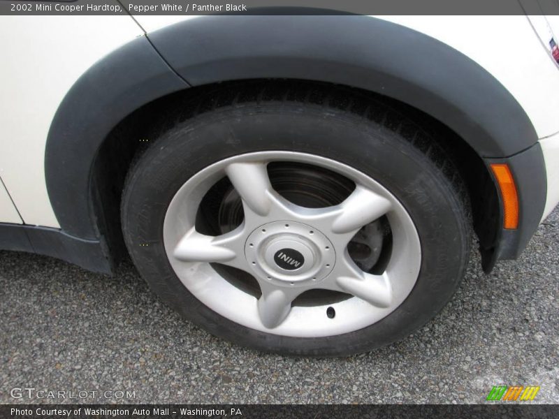 Pepper White / Panther Black 2002 Mini Cooper Hardtop