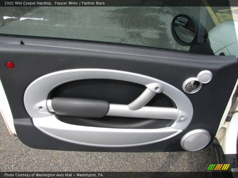Pepper White / Panther Black 2002 Mini Cooper Hardtop
