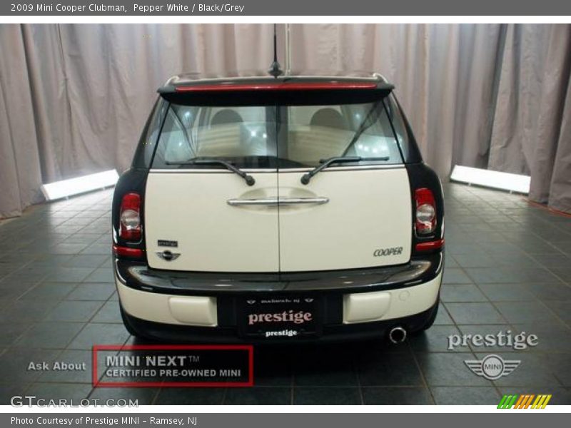 Pepper White / Black/Grey 2009 Mini Cooper Clubman