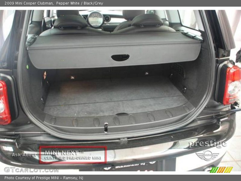 Pepper White / Black/Grey 2009 Mini Cooper Clubman