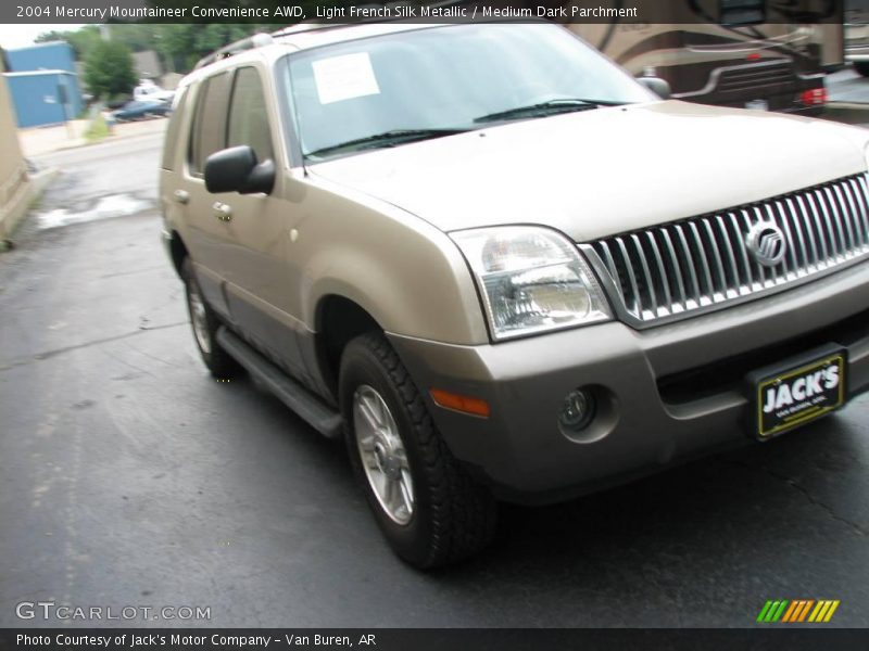 Light French Silk Metallic / Medium Dark Parchment 2004 Mercury Mountaineer Convenience AWD