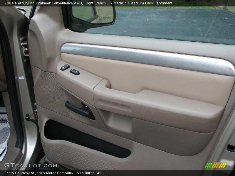 Light French Silk Metallic / Medium Dark Parchment 2004 Mercury Mountaineer Convenience AWD
