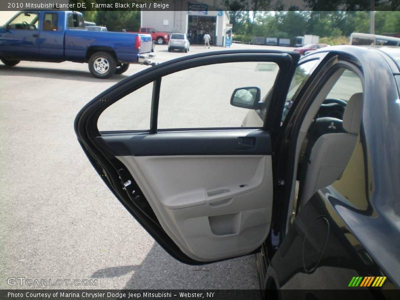 Tarmac Black Pearl / Beige 2010 Mitsubishi Lancer DE