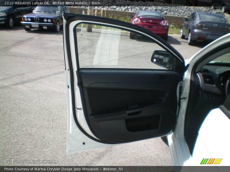 Wicked White Metallic / Black 2010 Mitsubishi Lancer DE