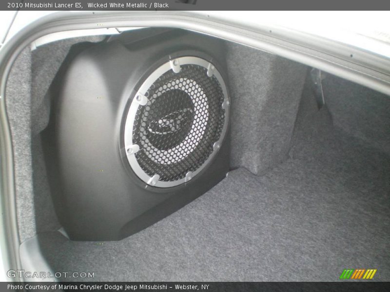 Wicked White Metallic / Black 2010 Mitsubishi Lancer ES