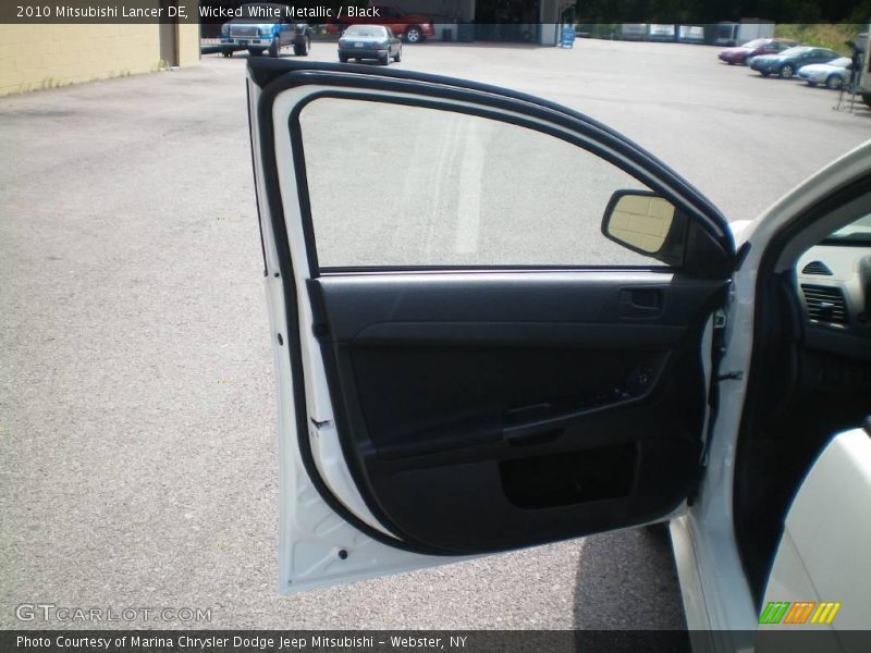 Wicked White Metallic / Black 2010 Mitsubishi Lancer DE