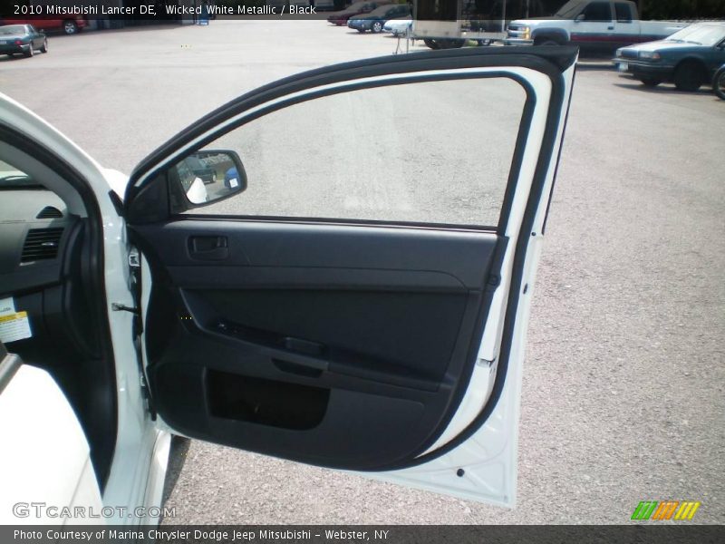 Wicked White Metallic / Black 2010 Mitsubishi Lancer DE