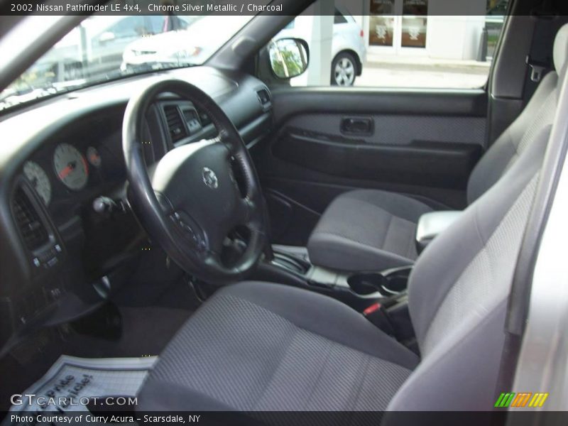Chrome Silver Metallic / Charcoal 2002 Nissan Pathfinder LE 4x4