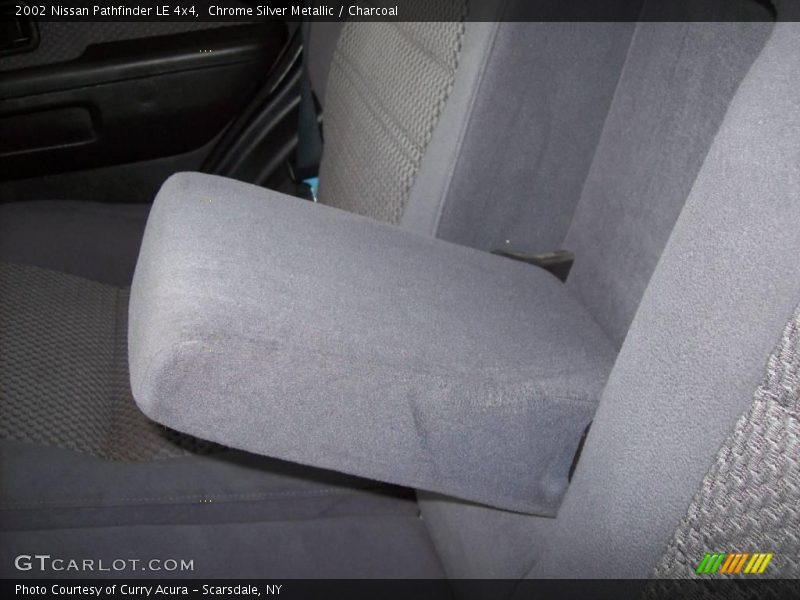 Chrome Silver Metallic / Charcoal 2002 Nissan Pathfinder LE 4x4