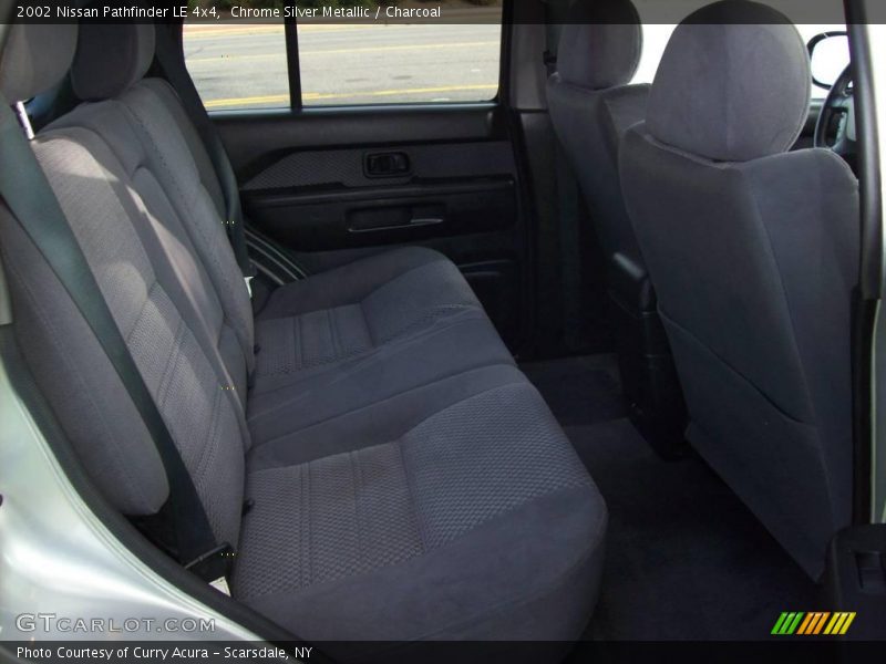 Chrome Silver Metallic / Charcoal 2002 Nissan Pathfinder LE 4x4