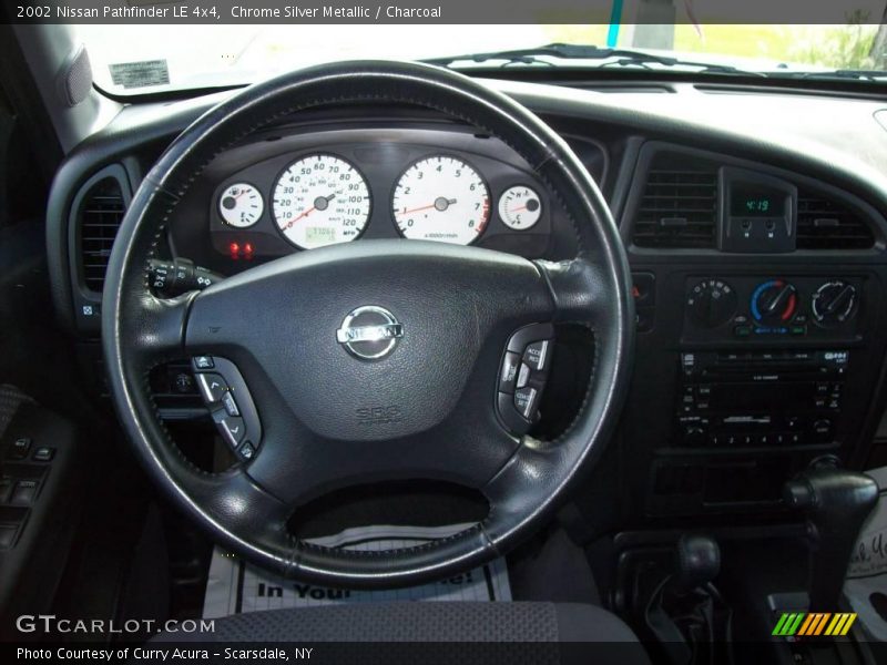 Chrome Silver Metallic / Charcoal 2002 Nissan Pathfinder LE 4x4