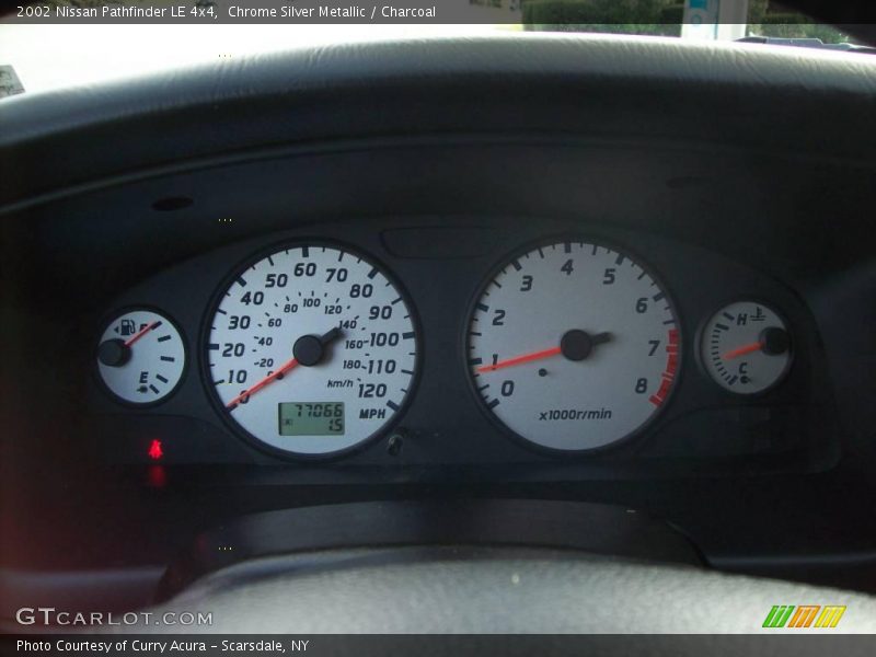 Chrome Silver Metallic / Charcoal 2002 Nissan Pathfinder LE 4x4